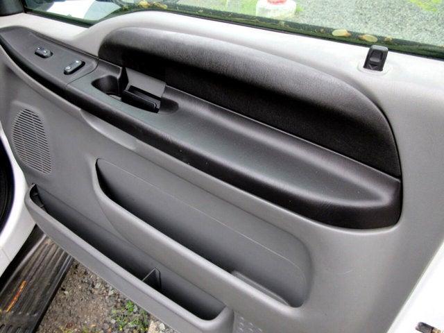 2005 Ford Super Duty F-450 DRW REG. CAB BUCKET TRUCK