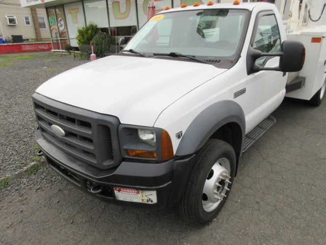 2005 Ford Super Duty F-450 DRW REG. CAB BUCKET TRUCK