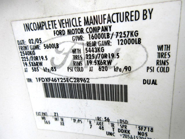 2005 Ford Super Duty F-450 DRW REG. CAB BUCKET TRUCK