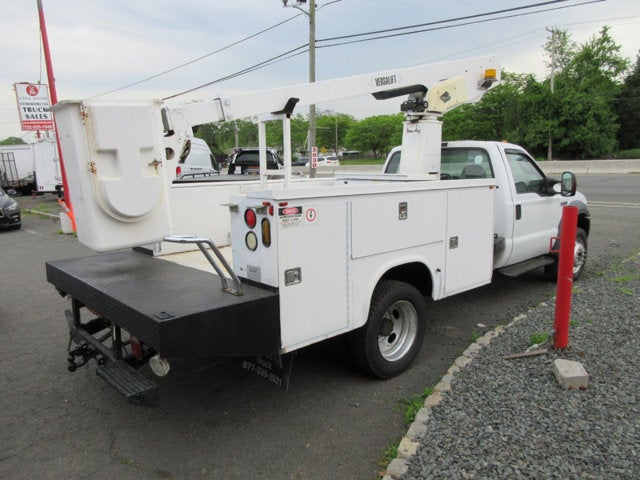 2005 Ford Super Duty F-450 DRW REG. CAB BUCKET TRUCK