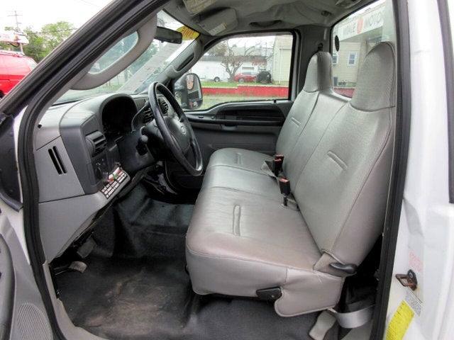 2005 Ford Super Duty F-450 DRW REG. CAB BUCKET TRUCK