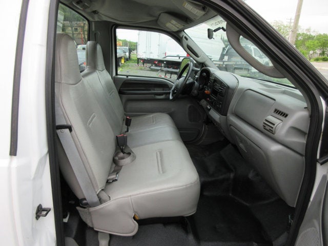 2005 Ford Super Duty F-450 DRW REG. CAB BUCKET TRUCK