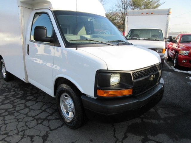 2014 Chevrolet Express Commercial Cutaway G3500, 10' CUBE VAN, 10 foot BOX