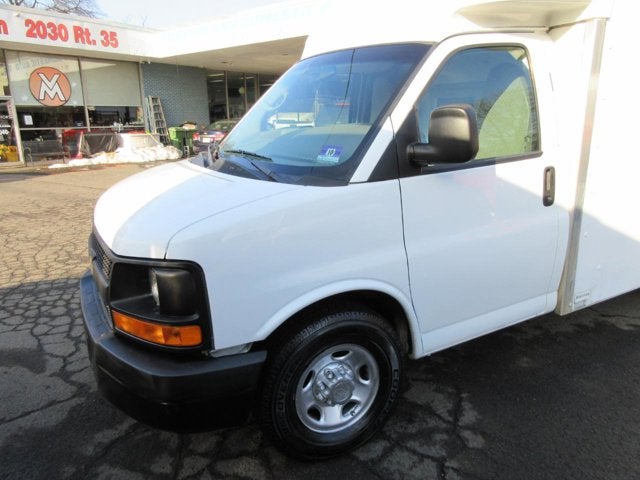 2014 Chevrolet Express Commercial Cutaway G3500, 10' CUBE VAN, 10 foot BOX