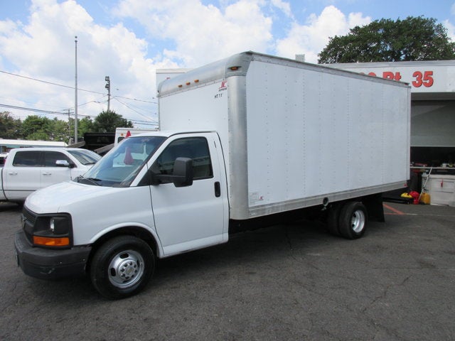 2013 Chevrolet 4500, 16 FOOT BOX TRUCK 4500 Van 177"
