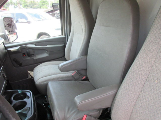 2013 Chevrolet 4500, 16 FOOT BOX TRUCK 4500 Van 177"
