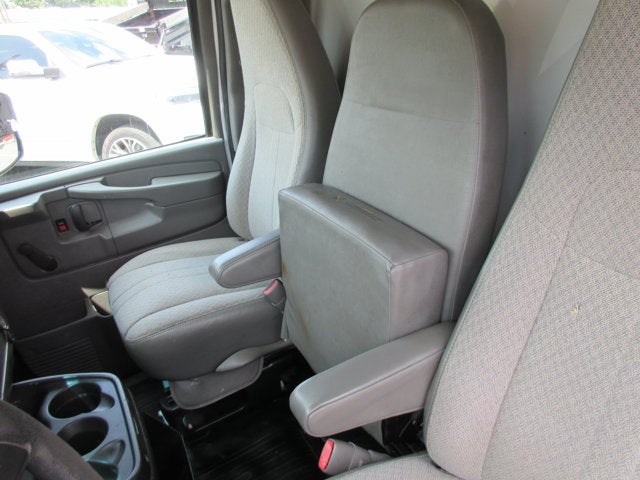 2013 Chevrolet 4500, 16 FOOT BOX TRUCK 4500 Van 177"