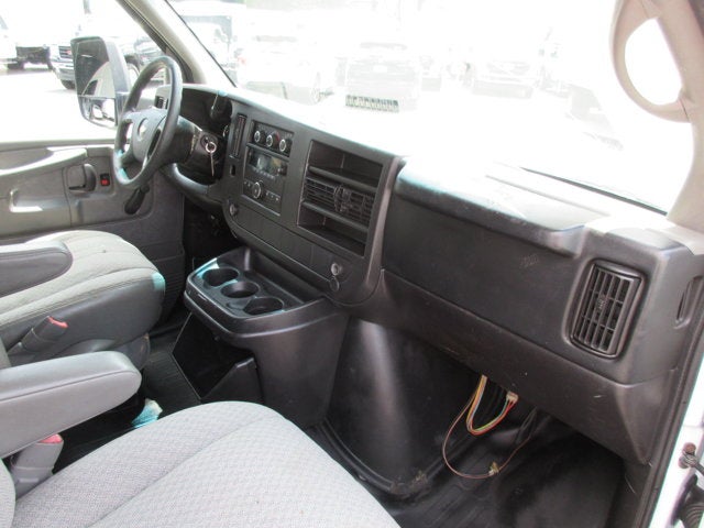 2013 Chevrolet 4500, 16 FOOT BOX TRUCK 4500 Van 177"