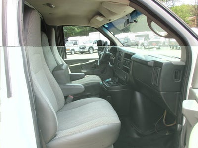 2013 Chevrolet 4500, 16 FOOT BOX TRUCK 4500 Van 177"