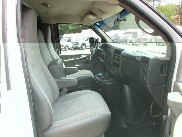 2013 Chevrolet 4500, 16 FOOT BOX TRUCK 4500 Van 177"