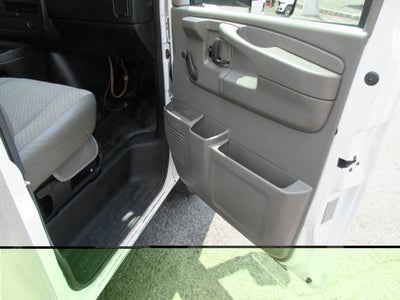 2013 Chevrolet 4500, 16 FOOT BOX TRUCK 4500 Van 177"