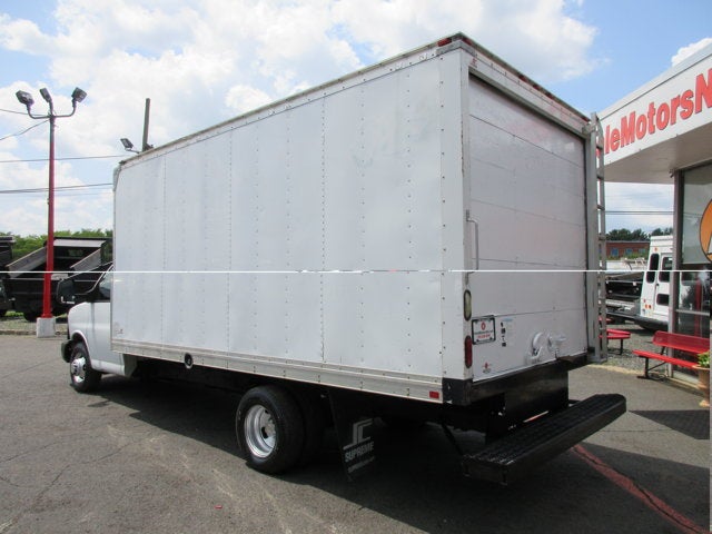2013 Chevrolet 4500, 16 FOOT BOX TRUCK 4500 Van 177"