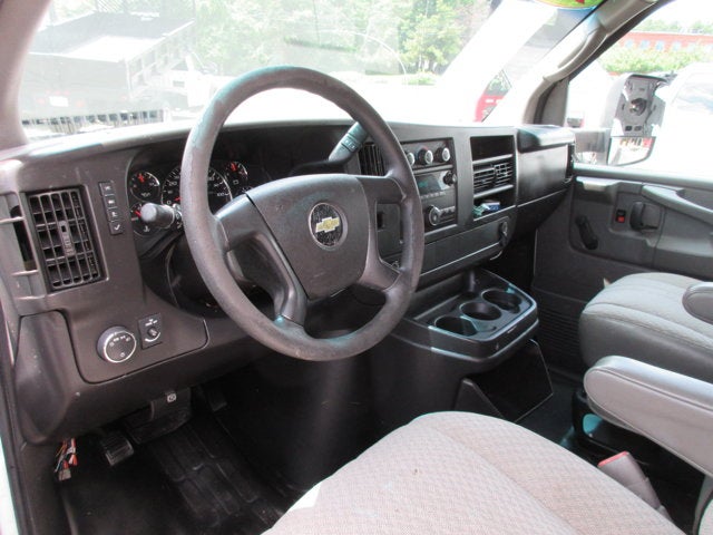 2013 Chevrolet 4500, 16 FOOT BOX TRUCK 4500 Van 177"