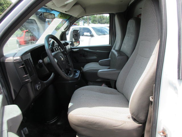2013 Chevrolet 4500, 16 FOOT BOX TRUCK 4500 Van 177"