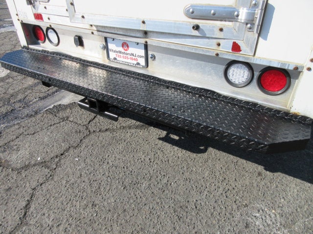 2017 GMC Savana Commercial Cutaway G3500 139 in. ENCLOSED UTILITY SRW