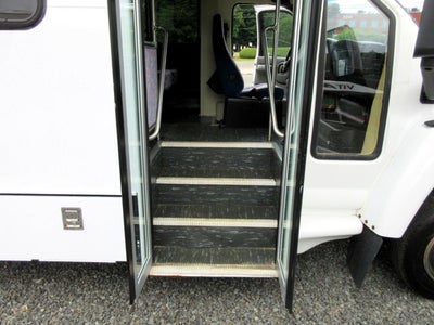 2005 GMC TC5500 33 PASSENGER BUS