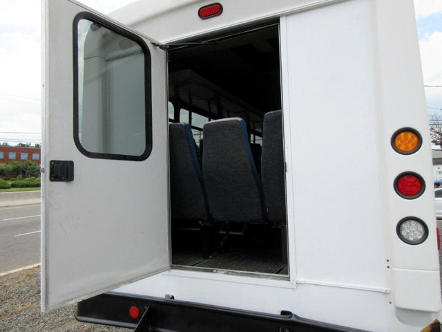 2005 GMC TC5500 33 PASSENGER BUS
