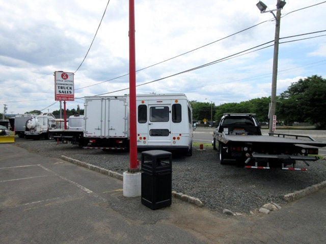 2005 GMC TC5500 33 PASSENGER BUS