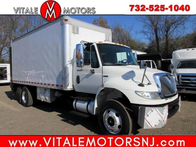 2013 International 4400 18 FOOT BOX TRUCK