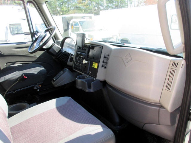 2013 International 4400 18 FOOT BOX TRUCK