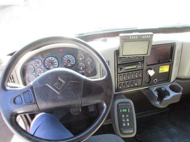 2013 International 4400 18 FOOT BOX TRUCK