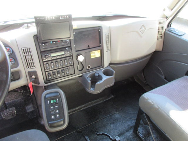 2013 International 4400 18 FOOT BOX TRUCK