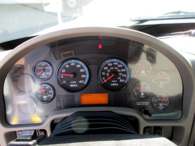 2013 International 4400 18 FOOT BOX TRUCK