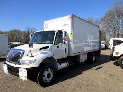 2013 International 4400 18 FOOT BOX TRUCK