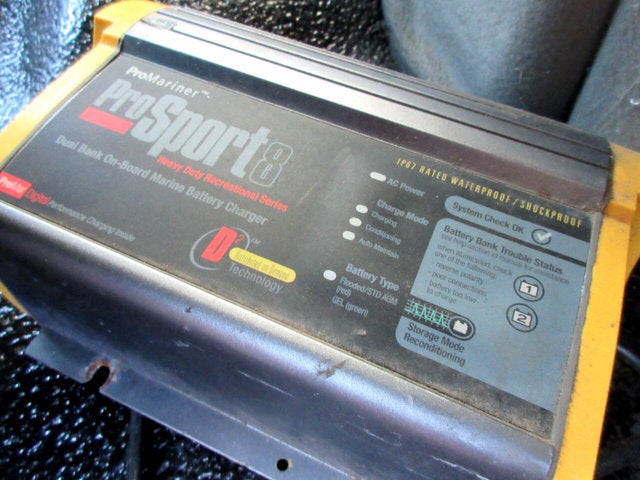 2013 International 4400 18 FOOT BOX TRUCK