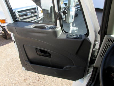 2013 International 4400 18 FOOT BOX TRUCK