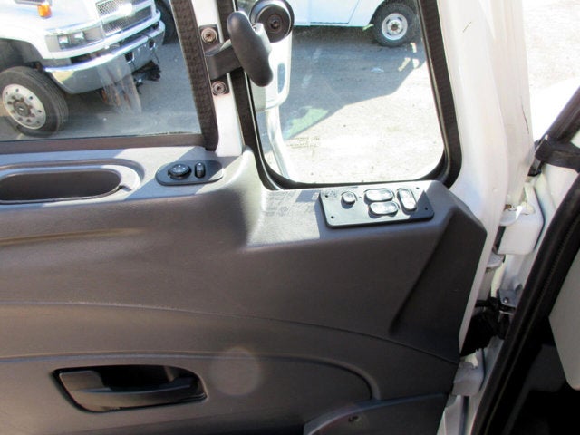 2013 International 4400 18 FOOT BOX TRUCK