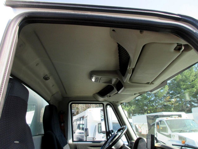 2013 International 4400 18 FOOT BOX TRUCK