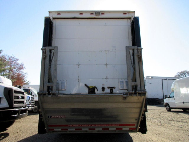 2013 International 4400 18 FOOT BOX TRUCK