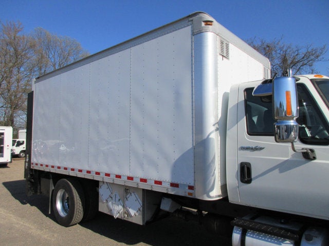 2013 International 4400 18 FOOT BOX TRUCK