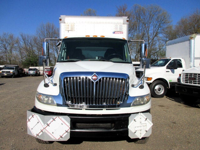 2013 International 4400 18 FOOT BOX TRUCK