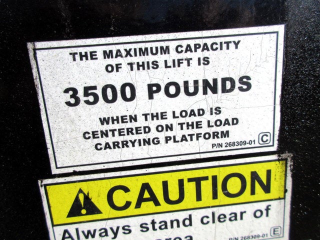 2013 International 4400 18 FOOT BOX TRUCK