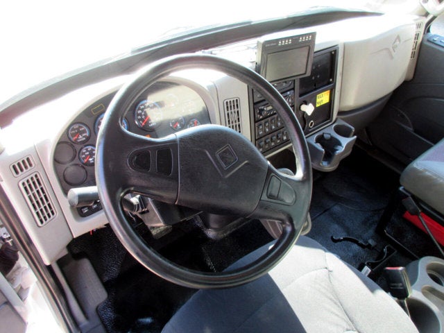 2013 International 4400 18 FOOT BOX TRUCK