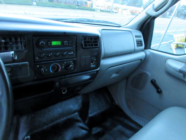 2005 Ford F-750 SUPER CAB, 22' FLATBED, CUMMINS PRE-DEF