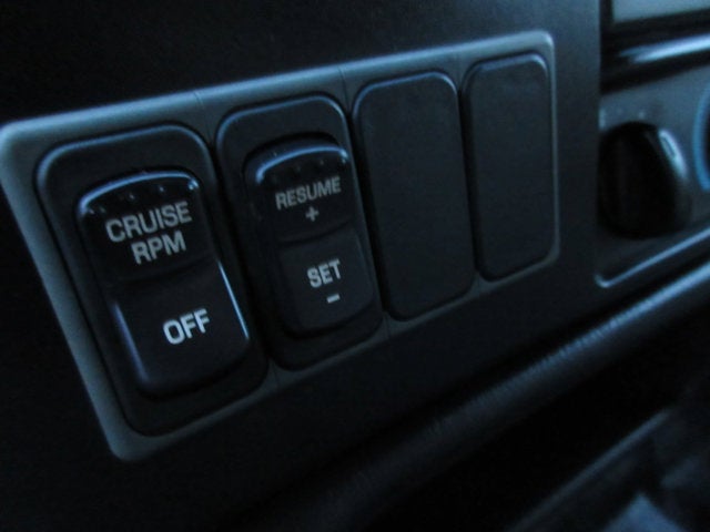 2005 Ford F-750 SUPER CAB, 22' FLATBED, CUMMINS PRE-DEF