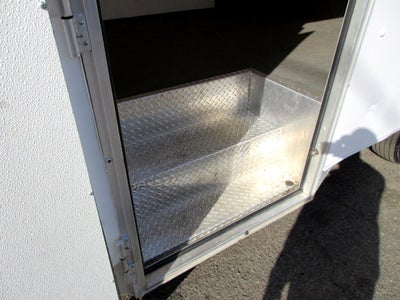 2017 Isuzu NPR HD 16' BOX TRUCK, SIDE DOOR