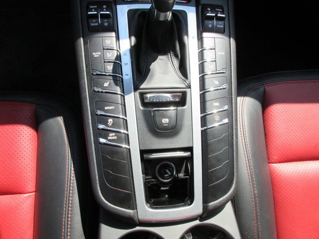 2021 Porsche Macan AWD
